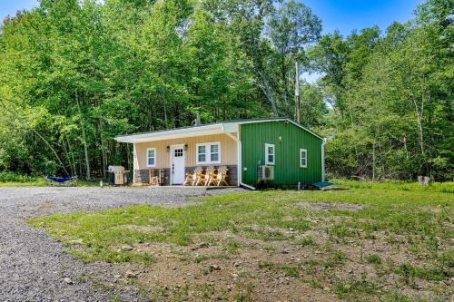 East Stroudsburg House | Secluded Poconos Cabin: 75 Acres & Fire Pit!