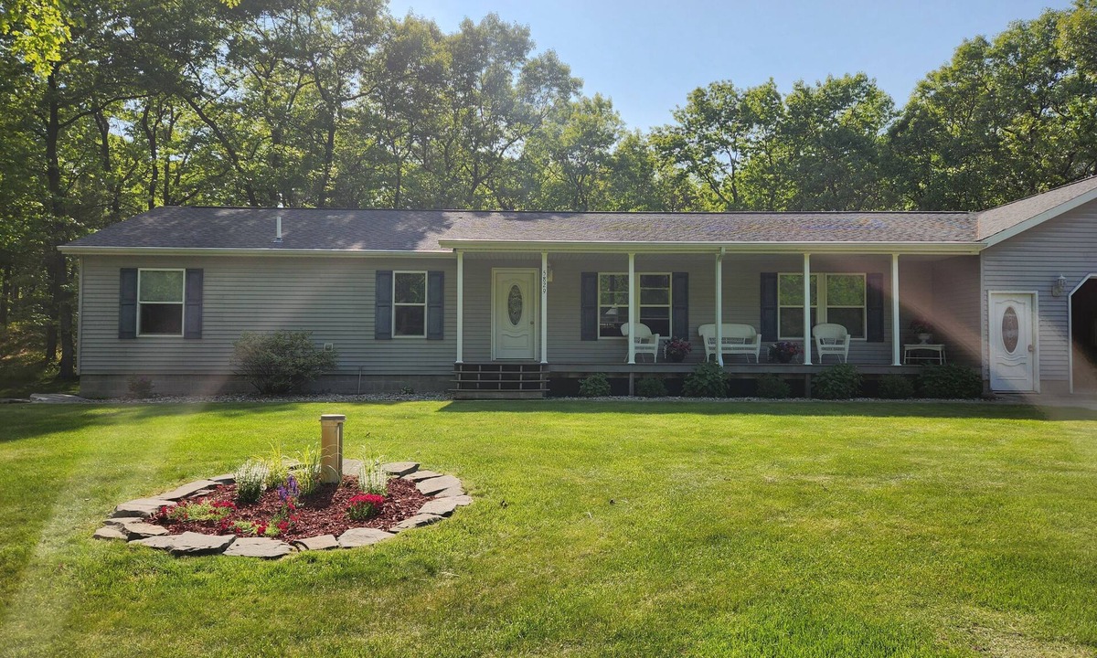 Caseville House | Secluded private home with golf cart to take you to the beach!