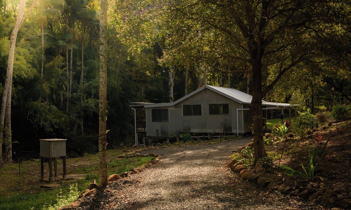 Upper Coopers Creek Cottage | Secluded Rainforest Creek House for 2 | Outdoor Shower | Byron Hinterland