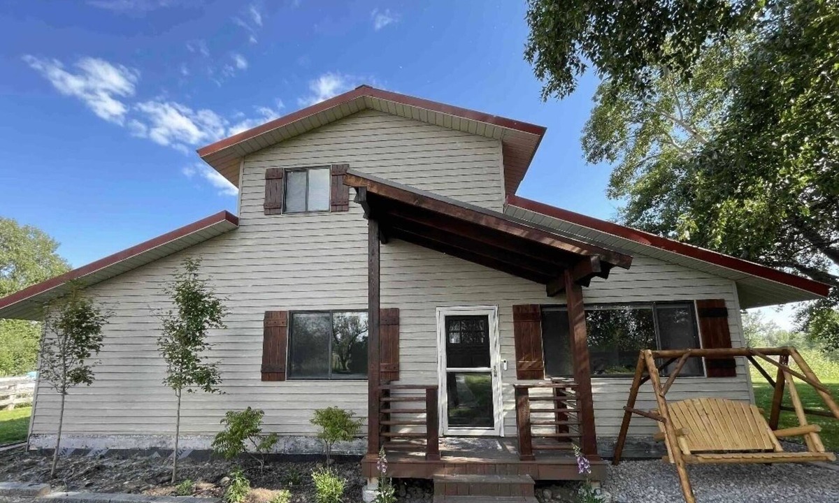 St. Anthony House | Secluded Riverside Farmhouse - overlooks the Snake River.
