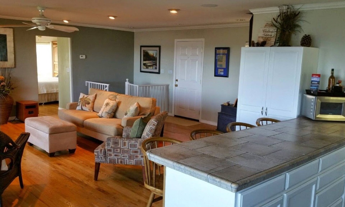 Lakehead House | Secluded Romantic Getaway Overlooking Shasta Lake