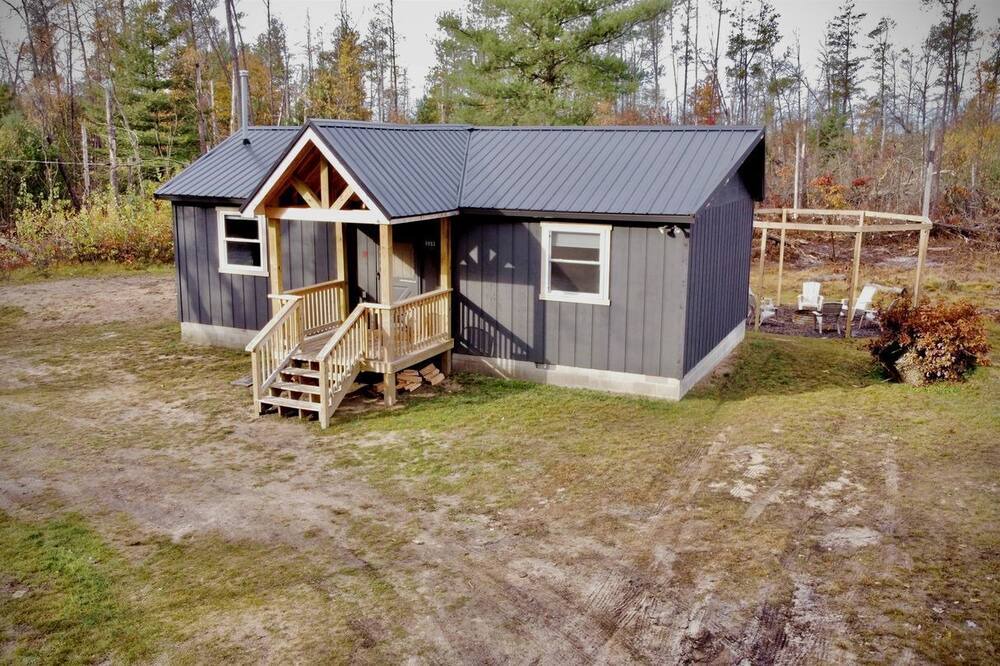 Idlewild Cabin | Secluded Rustic Cabin with Hot Tub Near Pere Marquette River in Big Rapids, Michigan