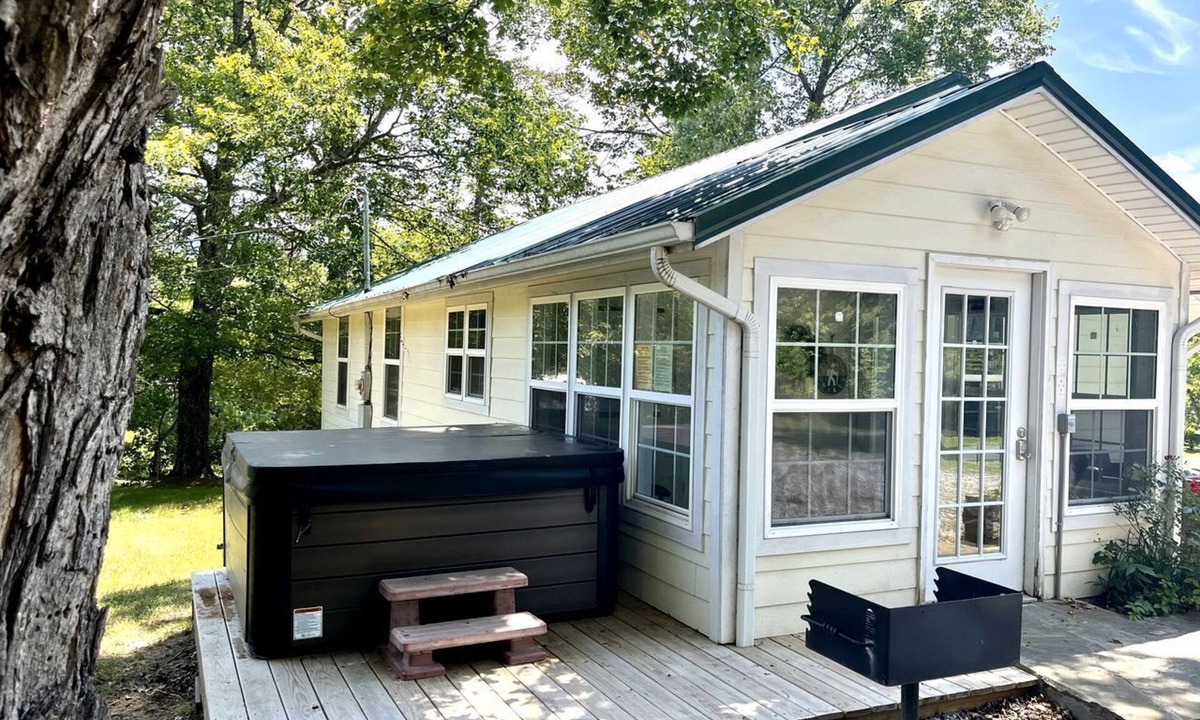 Wears Valley Cottage | Secluded Serenity: Discover the Art of Glamping in the Great Smoky Mountains, Tennessee