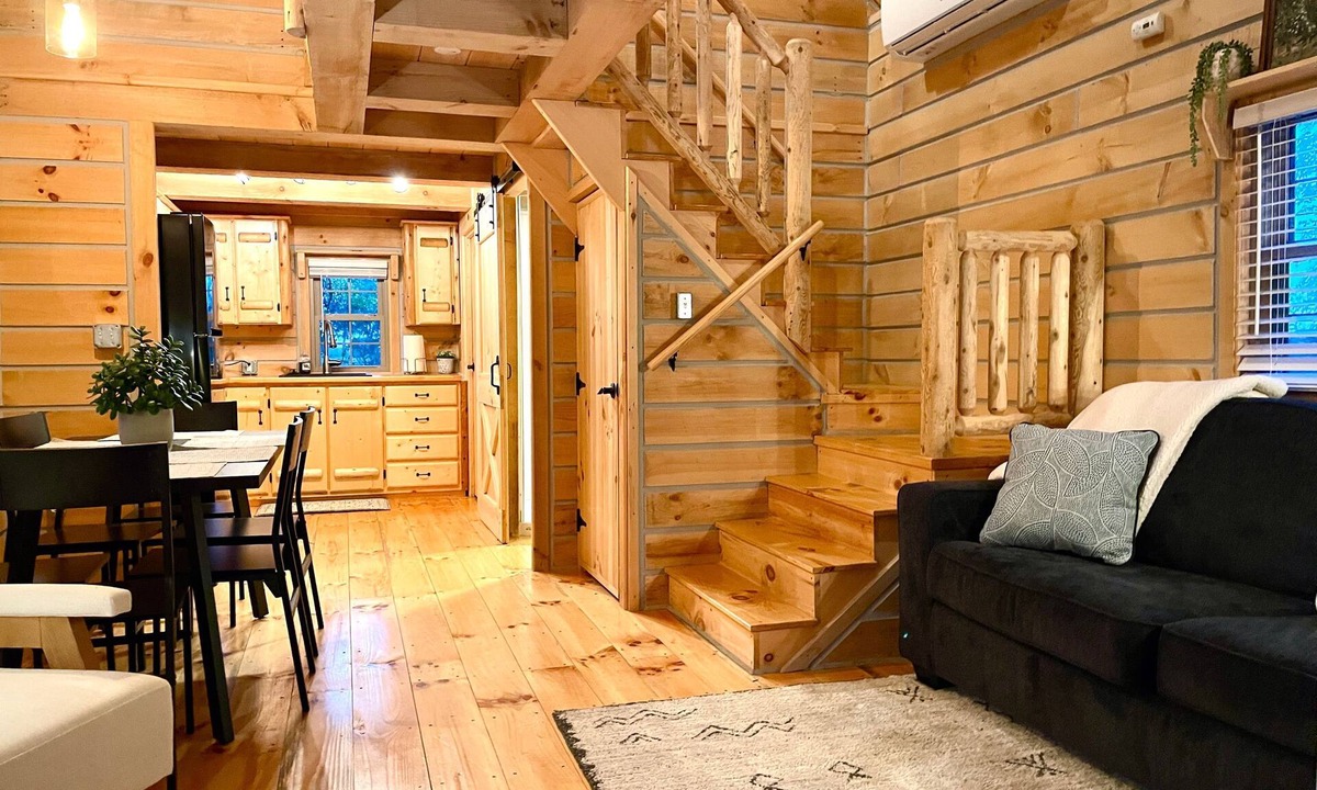Shipshewana House | Secluded Shipshewana Log Cabin In the Woods