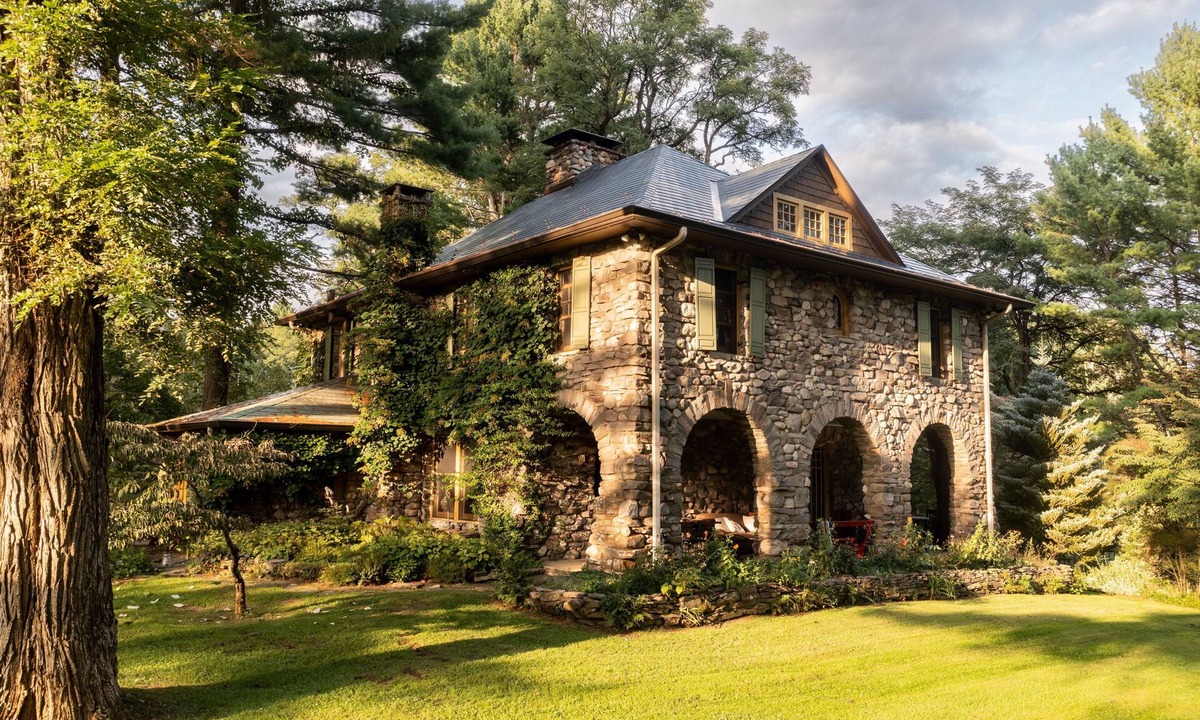 Forestburgh House | Secluded Stone House Estate