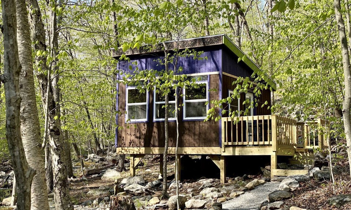 Bozrah Cabin | Secluded Tiny House Rental for Glamping in Norwich, Connecticut