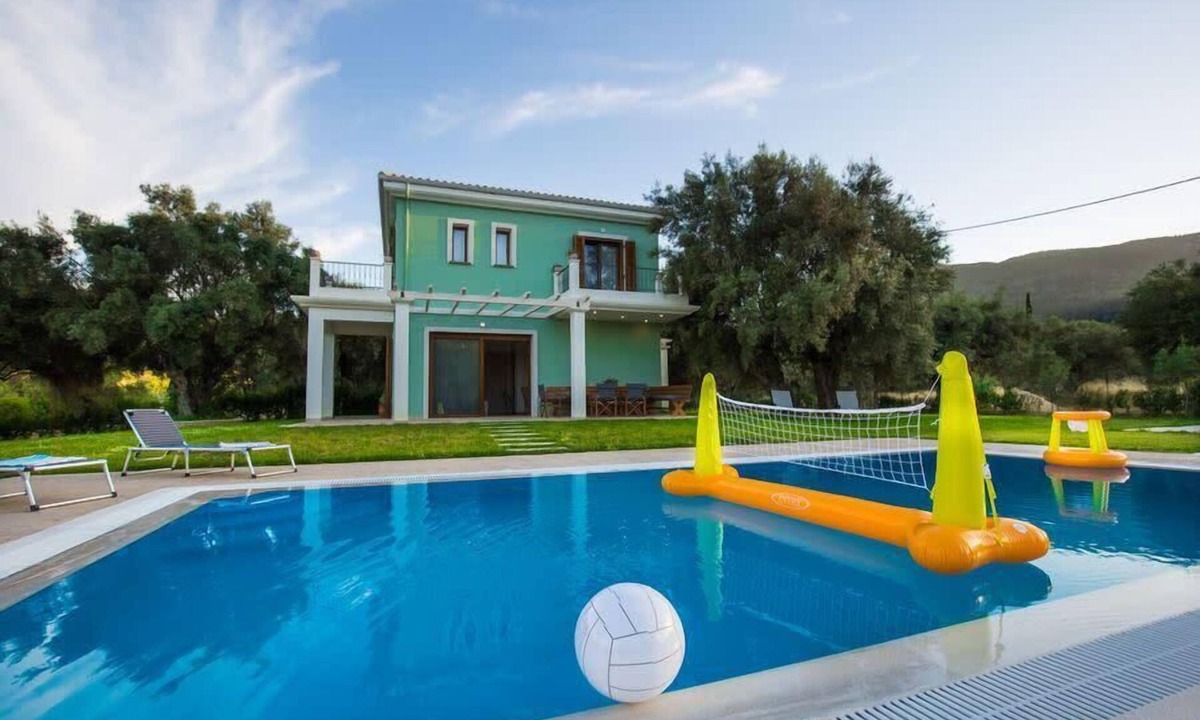 Kariotai Villa | Secluded Villa Asprolià with salt water pool & large garden, close to town.