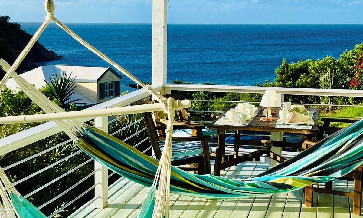 Estate Mandal Villa | Secluded Villa w Pool, Ocean Views! Great Snorkeling! Solar & battery back up