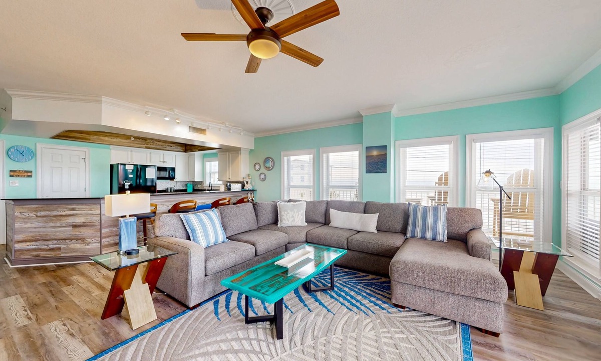 Mexico Beach Condo | Second Floor Condo a/Ocean View, Shared Pool & Hot Tub, High-Speed WiFi, & W/D