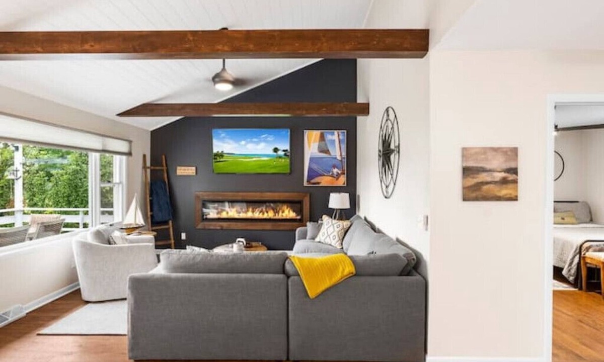 Green Lake House | Second Wind Retreat LLC of Green Lake, WI Sleeps 8, Newly Remodeled, Lake Views