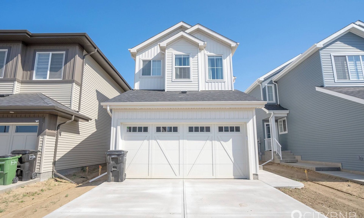 West Edmonton House | Secord | 4beds-3baths | AC | Main floor bedroom
