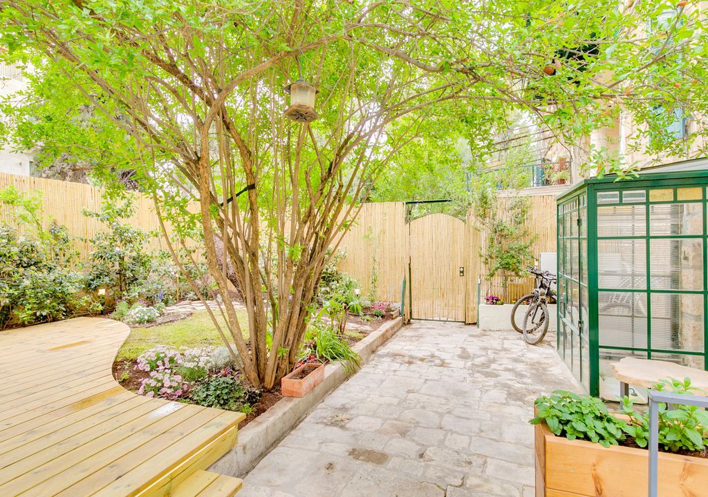 Emek Refaim Apartment | SECRET GARDEN AUTHENTIC TEMPLAR APT BEST LOCATION EMEK REFAIIM SLEEPS 3