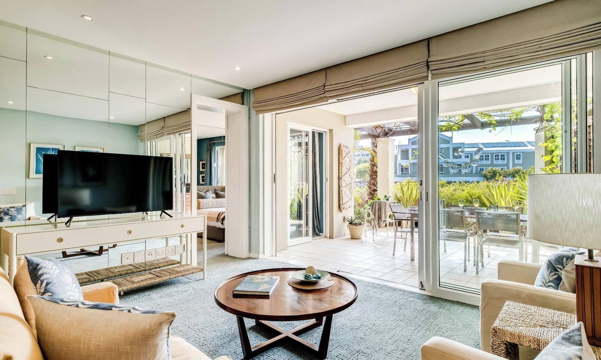 Victoria and Alfred Waterfront Apartment | Secure 2bed Apartment in the Marina Carradale 002