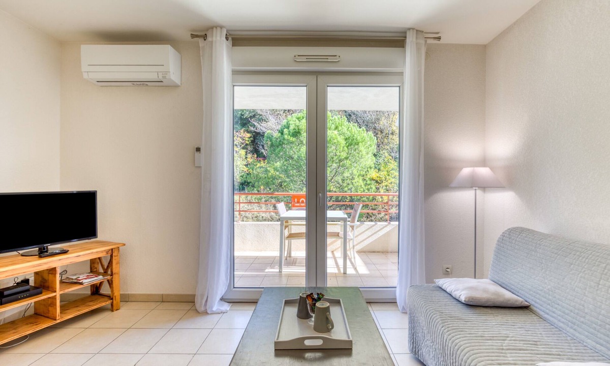 Lamalou-les-Bains Apartment | Secure, Air-Conditioned 43m² T2 Apartment with Wi-Fi