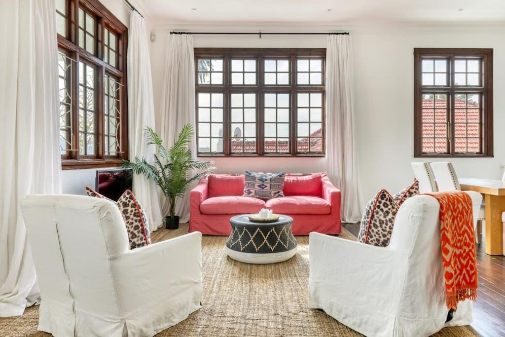 Cape Town City Centre Apartment | Secure & Central Heritage Villa with Views
