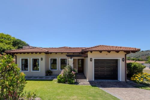 Plettenberg Bay House | Secure Estate Gem next to Golf Course