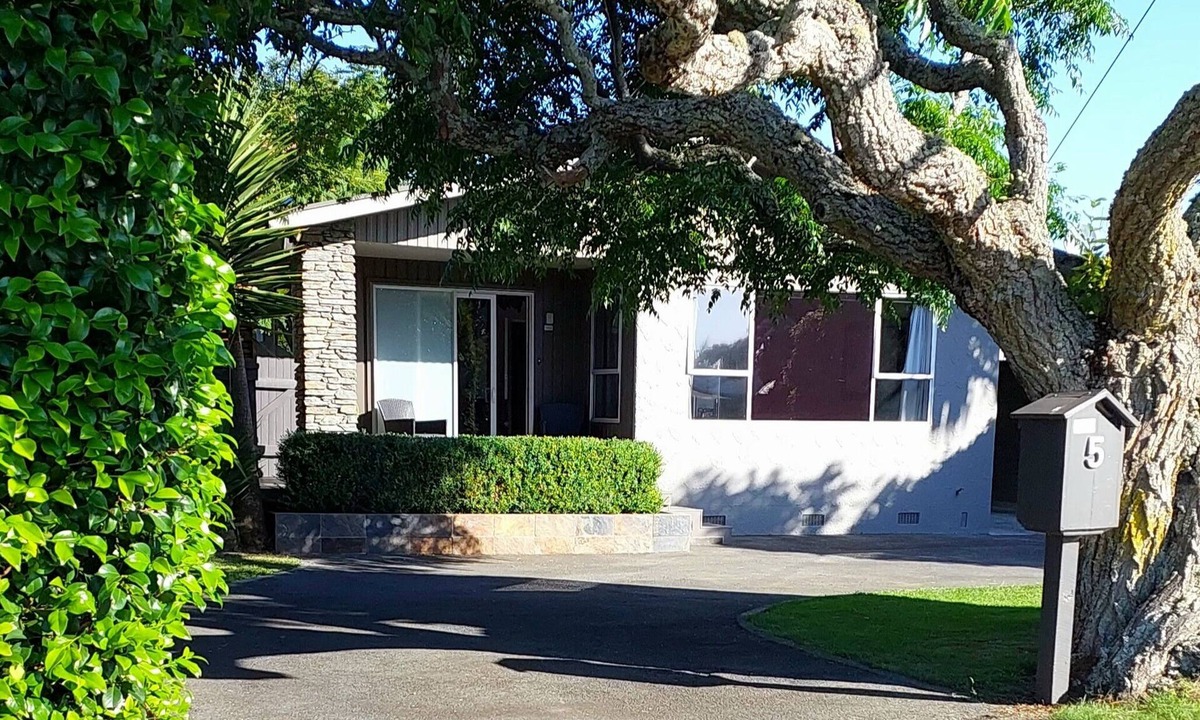 Tahunanui House | Secure Private Holiday Haven