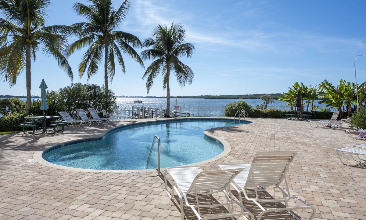 St. Petersburg Condo | See dolphins from the balcony! Hot tub and pool. Renovated & fully equipped.#410