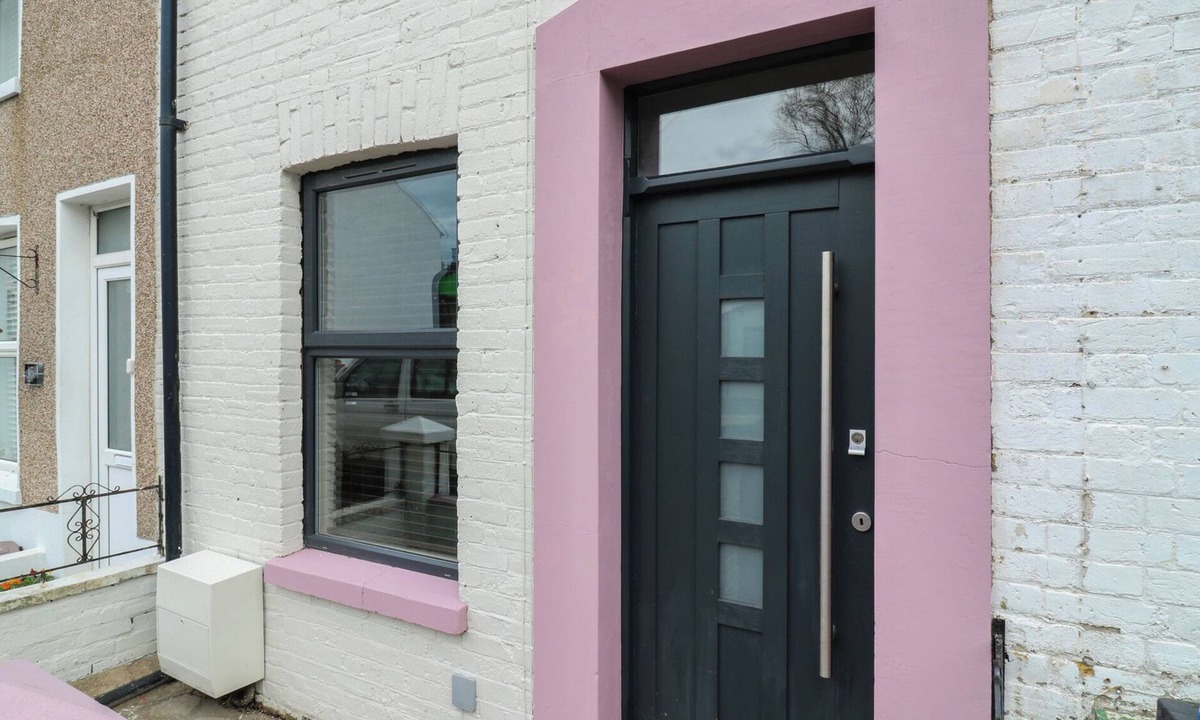 Ramsgate Cottage | SEIBIANT, pet friendly, with a garden in Ramsgate