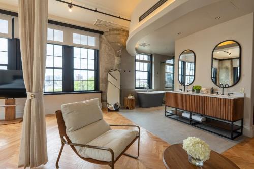 Clinton Hill Hotel | Sela V Hotel