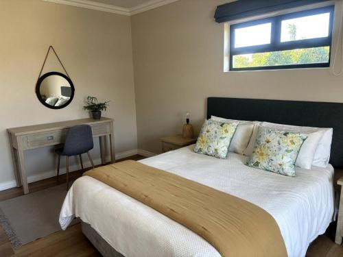 Pinelands House | Self-catering Pool-side Guesthouse