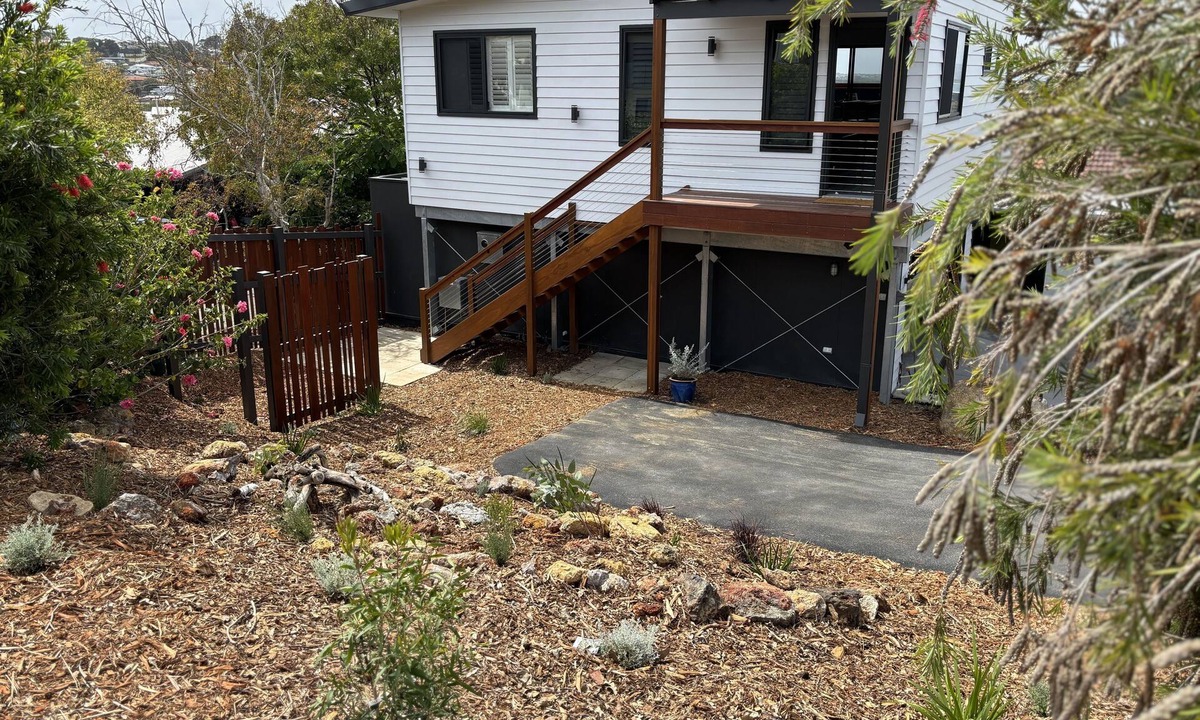 Middleton Beach Apartment | Self contained 2x1 in Middleton Beach, with deck, overlooking Middleton Beach