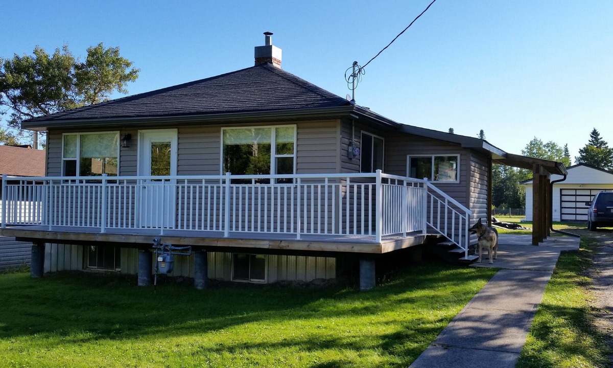 Brule House | Self Contained Mountain Escape in Jasper Alberta Area