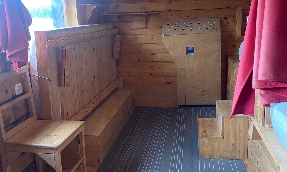 Bellecombe Cabin | Self-contained cabin. Perched on stilts at an altitude of 1,250 m in the Haut Jurà region