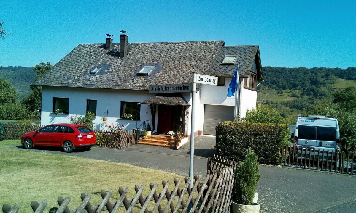 Koppelberg Apartment | Self-contained holiday flat with garden access and views of the Mosel vineyards