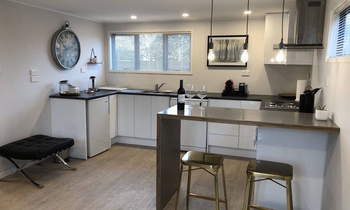 Taradale Apartment | Self contained Studio walking distance to Mission Estate
