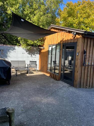 Hanmer Springs House | Self-contained Tiny Sleepout in Hamner