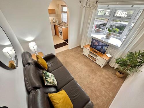 Glasgow Apartment | Semi-detached 1-Bedroom Chalet at Maryville Caravan Site - Uddingston, Glasgow