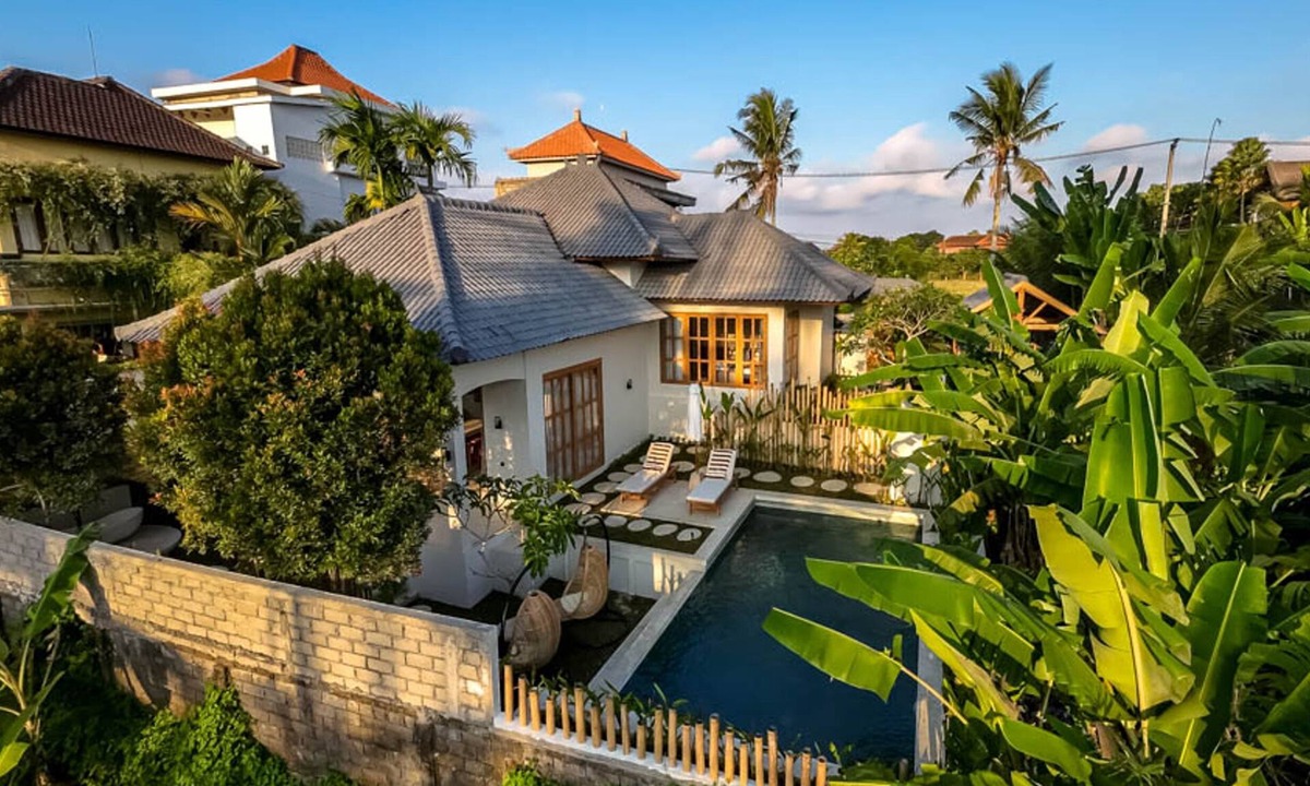 Singakerta Villa | Semiramida Villa by EVDEkimi – Elegant 2BD w/pool, open-air bath, patio
