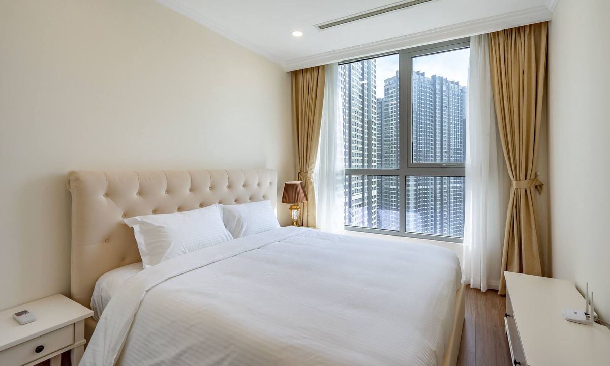 District 10 Apartment | SEN.SAIGON 2812A Plus 1 BR Vinhome Central Park