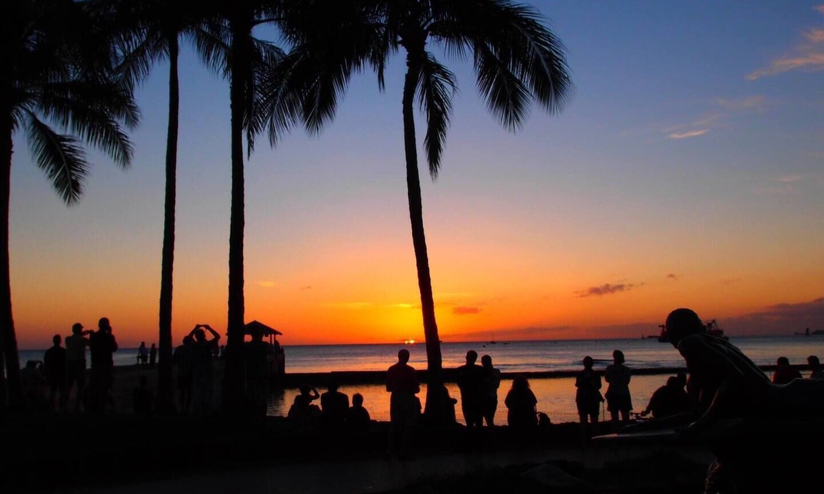 Waikiki Condo | Sensational Seaside Condo, remodeled in 2023 parking available, 1 block to beach