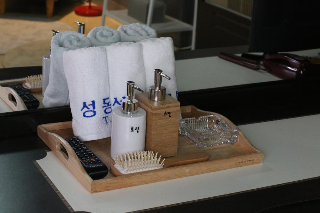 Daemyeong-dong Hotel | Seong Dong Jang