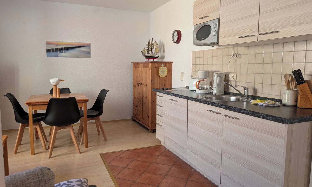 Ostseebad Wustrow Apartment | Separate vacation apartment close to the sea (800m) in Wustrow, quiet central location, WLAN