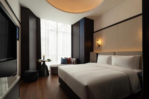 Yunyan District Hotel | Serein Isle Hotel near Jiaxiu Pavilion Fountain