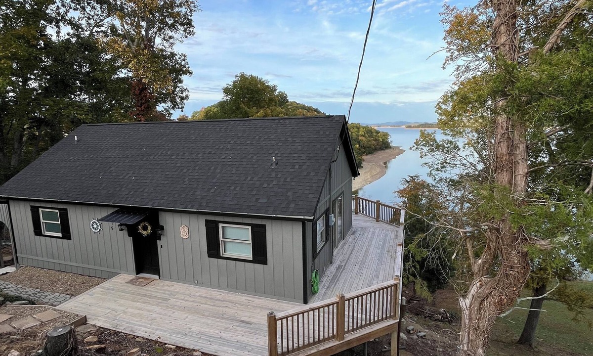 Grainger County House | Serene 2-bedroom lake house