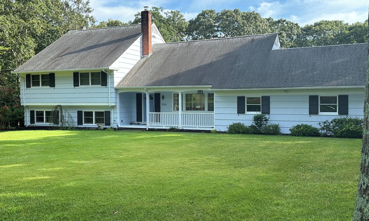 Mattituck House | Serene and spacious 5-bedroom home in lovely Mattituck minutes from Love Lane