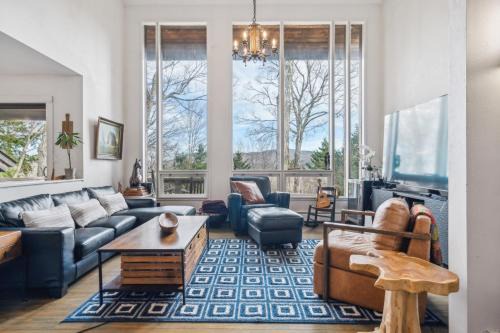 Pittsfield House | Serene Architect-Designed Vermont Chalet home