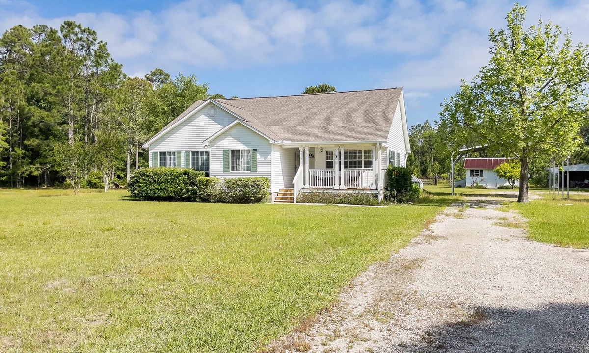 Pensacola Cottage | Serene cottage on 3 acres w pond. 10mins to Perdido Key beaches- no hidden fees.