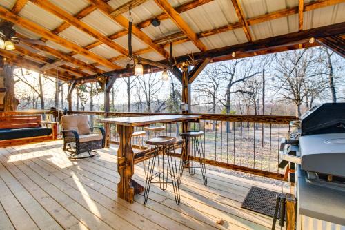 Elizabeth Apartment | Serene & Cozy Studio Cabin: Walk to Norfork Lake!
