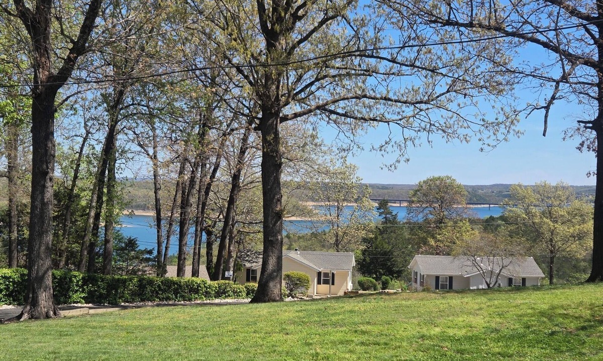Mountain Home House | Serene Executive Lake House 18 w/Hilltop Views of Norfork Lake w/Private lake access