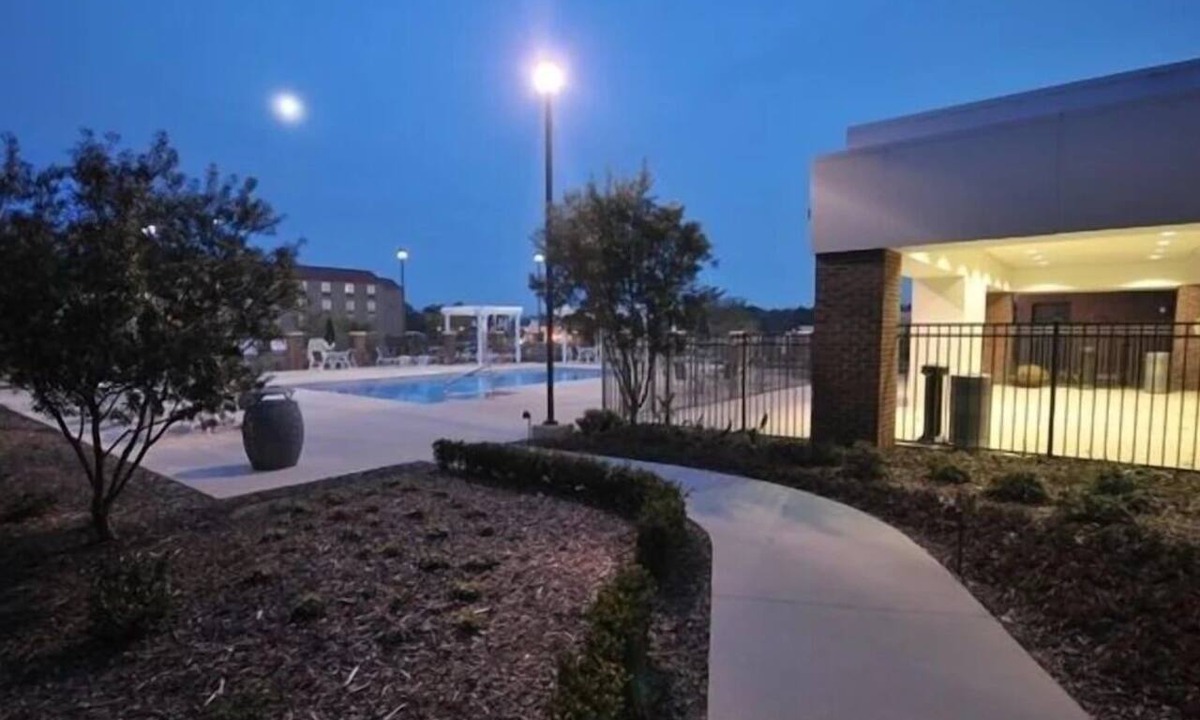 Rocky Mount Hotel | Serene Getaway: 2 Family-friendly Units Near Rocky Mount City Lake!