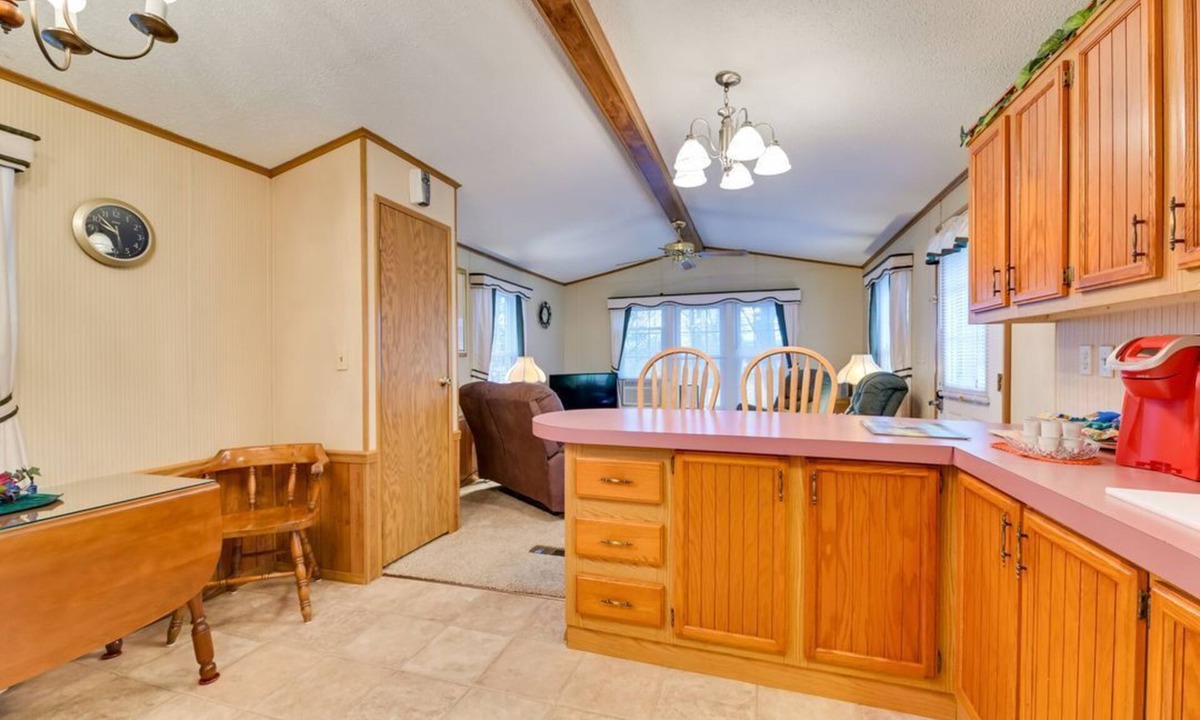 Lakemont House | Serene Getaway Centrally Located in the FLX