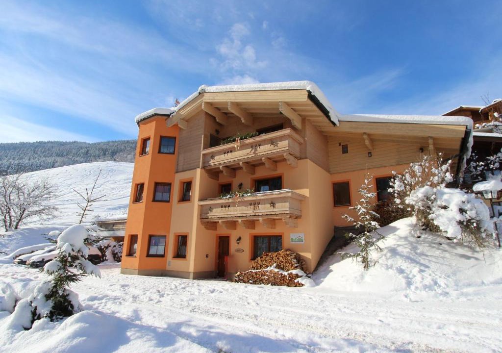 Vorderglemm House | Serene Holiday Home with Infrared Sauna in Salzburg