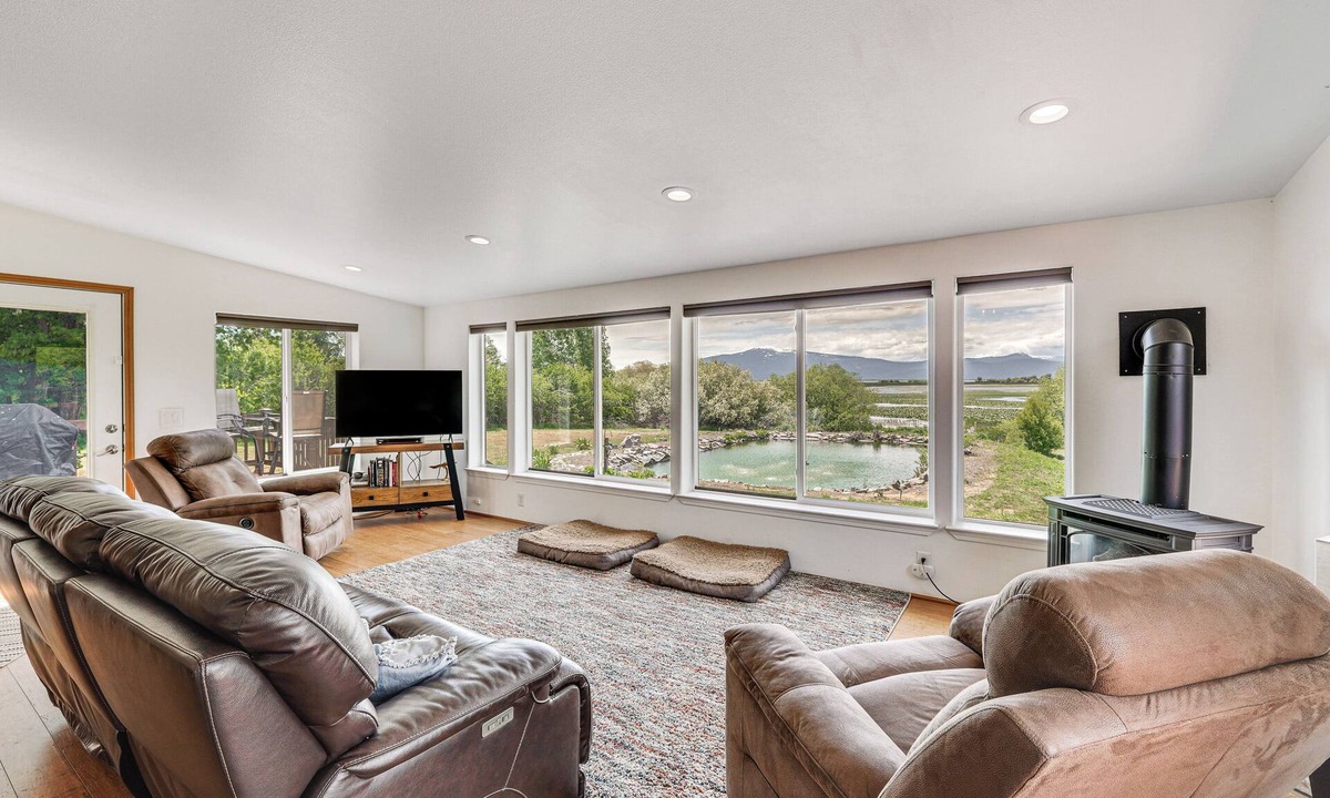 Chiloquin House | Serene Home w/On-Site Pond & Decks in Chiloquin!