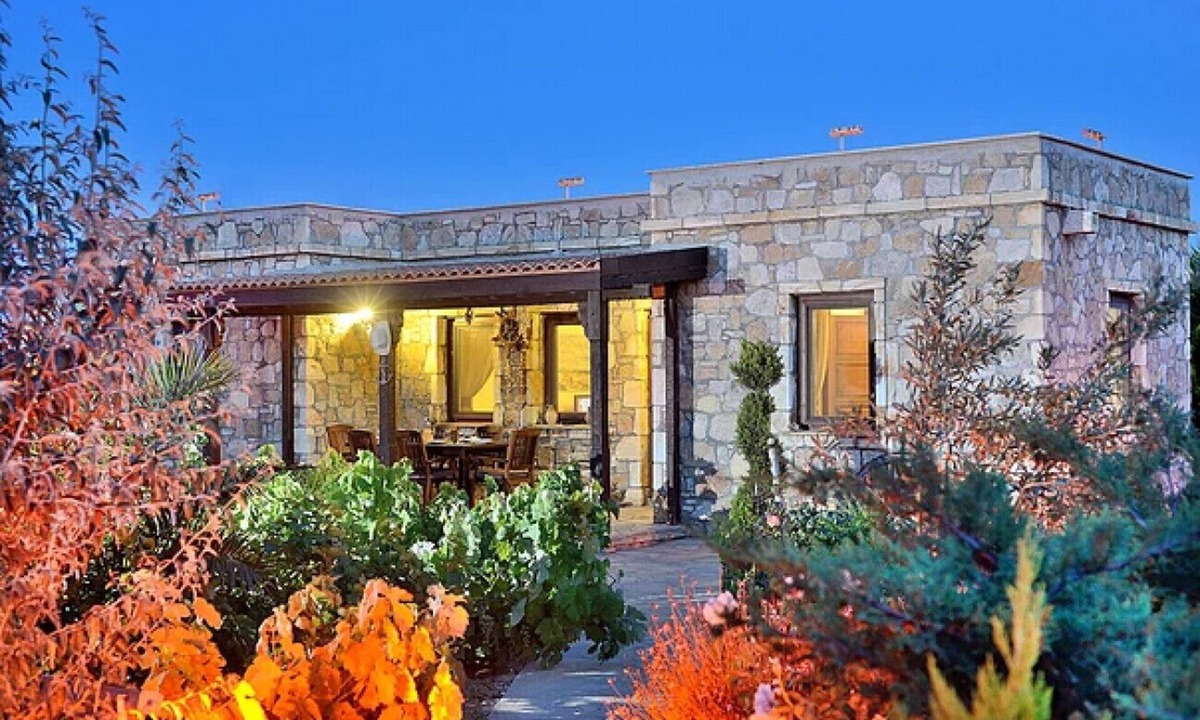 Bozcaada Villa | Serene House with Backyard in Bozcaada