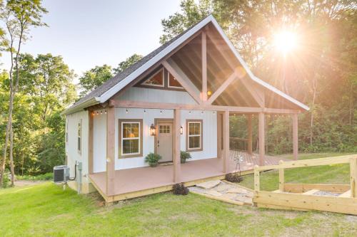 Williamstown House | Serene Kentucky Cabin w/Fireplace + Fire Pit!